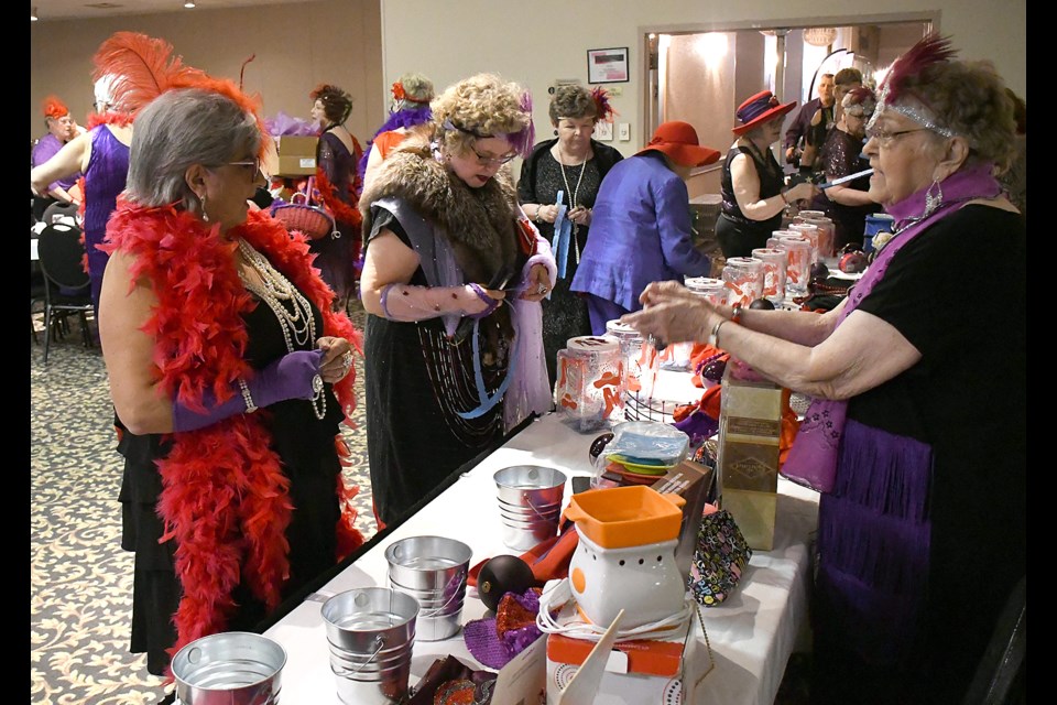 The vendor alley was a popular stop for the ladies all throughout Friday’s reception.