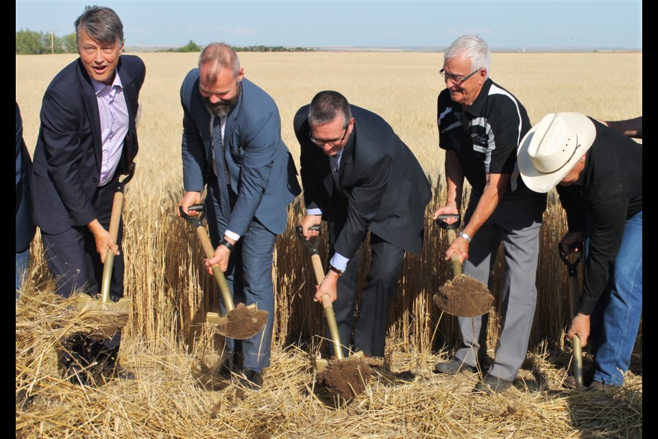 L-R: Jeff Jenner, CEO of Potentia Renewables; Dustin Duncan, Minister responsible for SaskPower; Mike Marsh, CEO of SaskPower; Bob Himbeault, mayor of Assiniboia; Norm Nordgulen, reeve of the RM of Lake of the Rivers, No. 72.