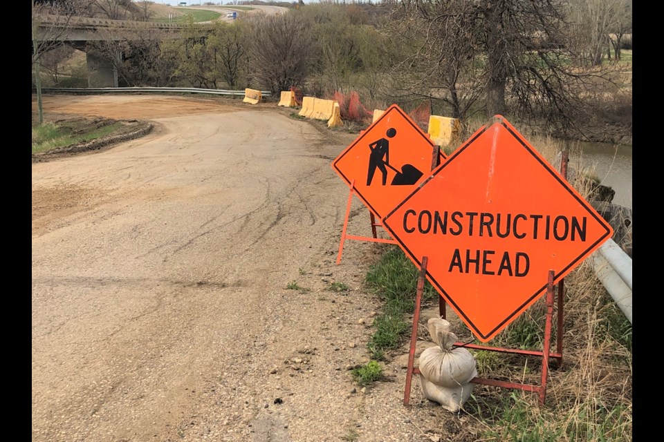 Construction signs greet visitors as they drive down into the Wellesley Park area. Photo by Jason G. Antonio 
