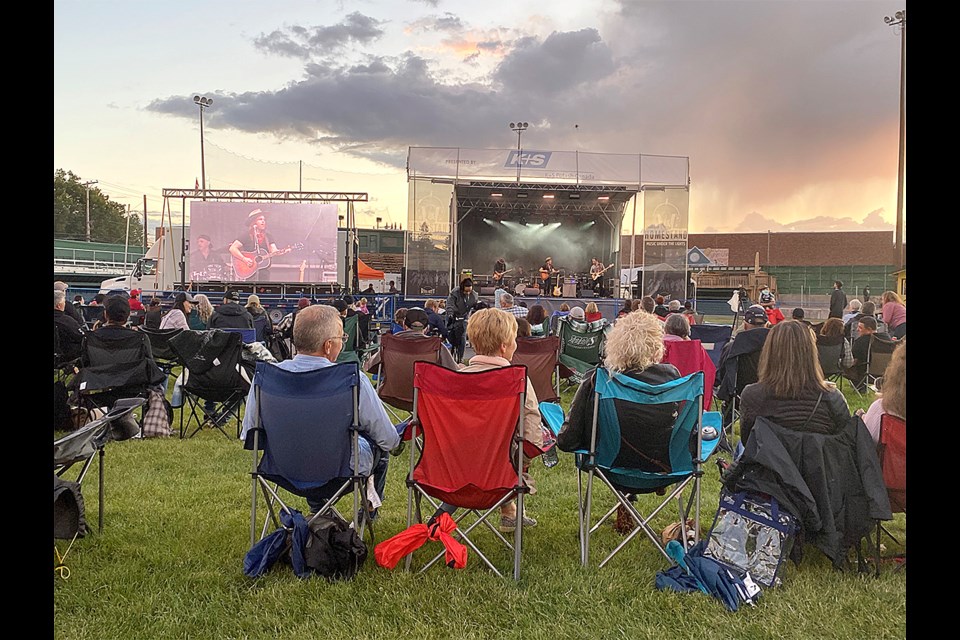 Fans check out JJ Shiplett’s performance as the sun sets on Ross Wells Park.