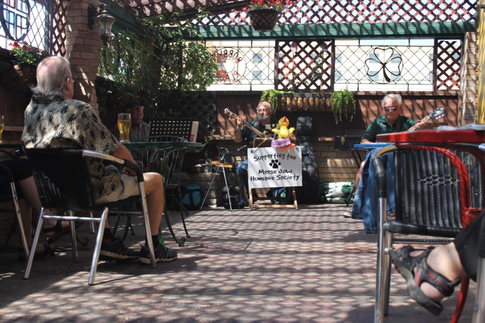Local Celtic favourites Desperate For Haggis returned to the patio for a Saturday afternoon jam session at Bobby’s Place. 