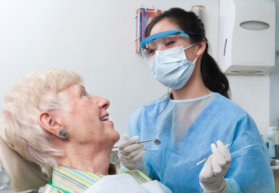 senior-at-dentist