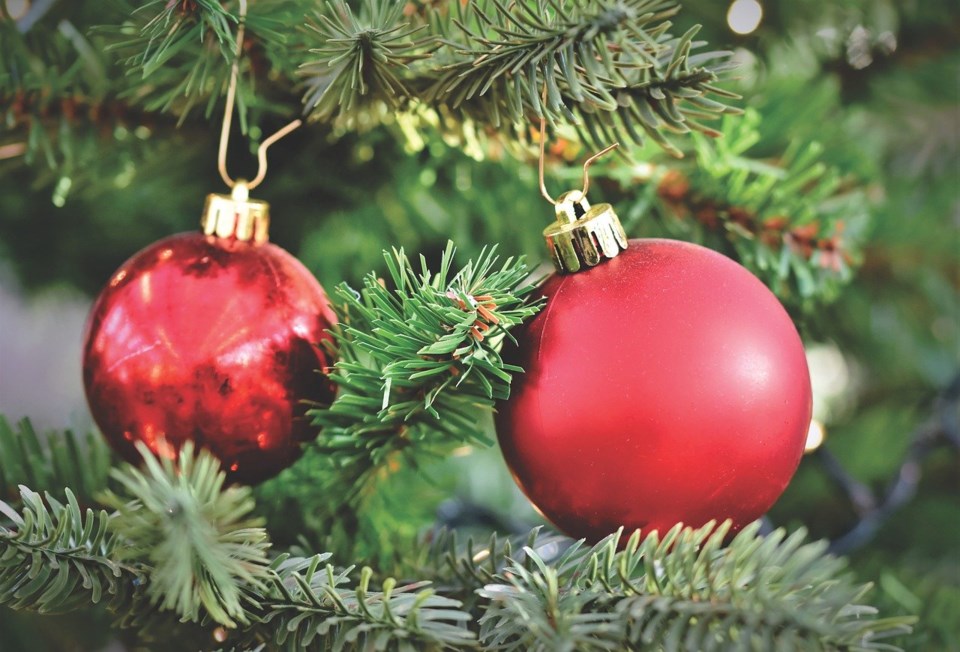 christmas tree ornaments pixabay