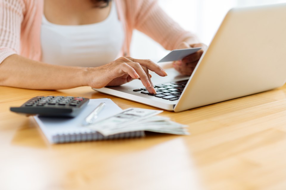 Paying bills online (Shutterstock)