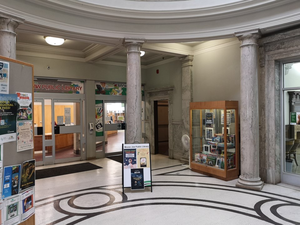 moose-jaw-public-library-entrance