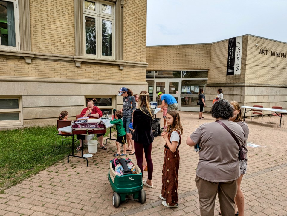 parents-and-children-line-up-for-face-painting-at-the-mjpl-summer-reading-club-launch