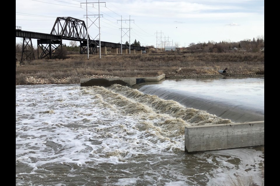 The weir on the Moose Jaw River near the Manitoba Expressway. Photo by Jason G. Antonio 
