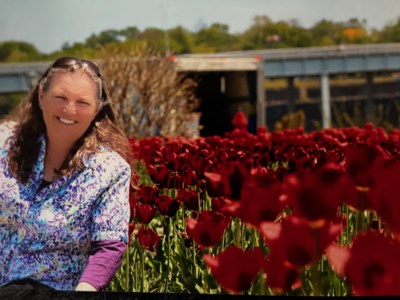 shirlanne-with-flowers