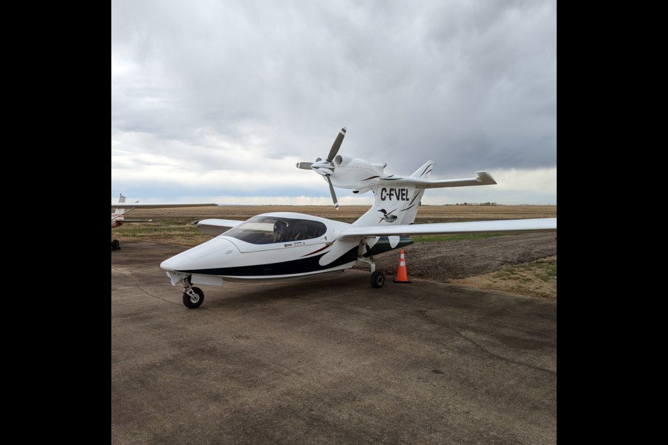 A Seawind 3000 amphibious aircraft. This is a four-seater with a relatively quiet cabin. It comes as a self-assembled kit that takes approx. 2000 hours to put together