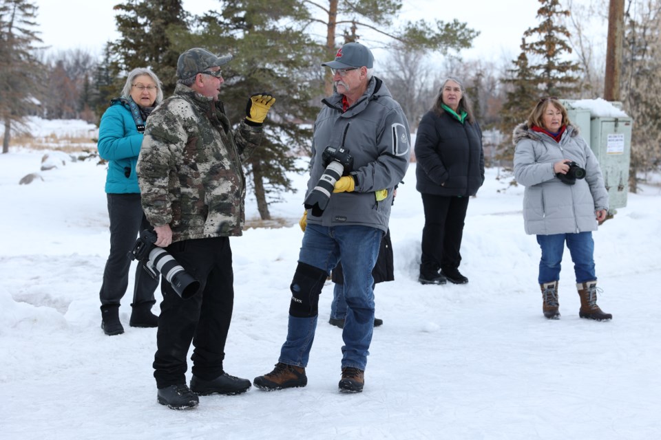 (l-r) Club members Bob Schultz & Rob Harden having a conversation about shutter speed and slow motion