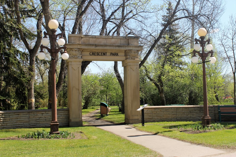 crescent park arch spring 2019 d