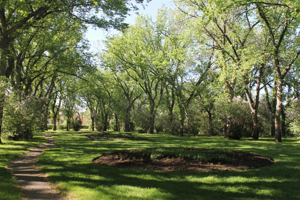 crescent park path