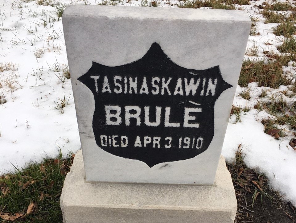 tasinaskawin brule headstone thumb