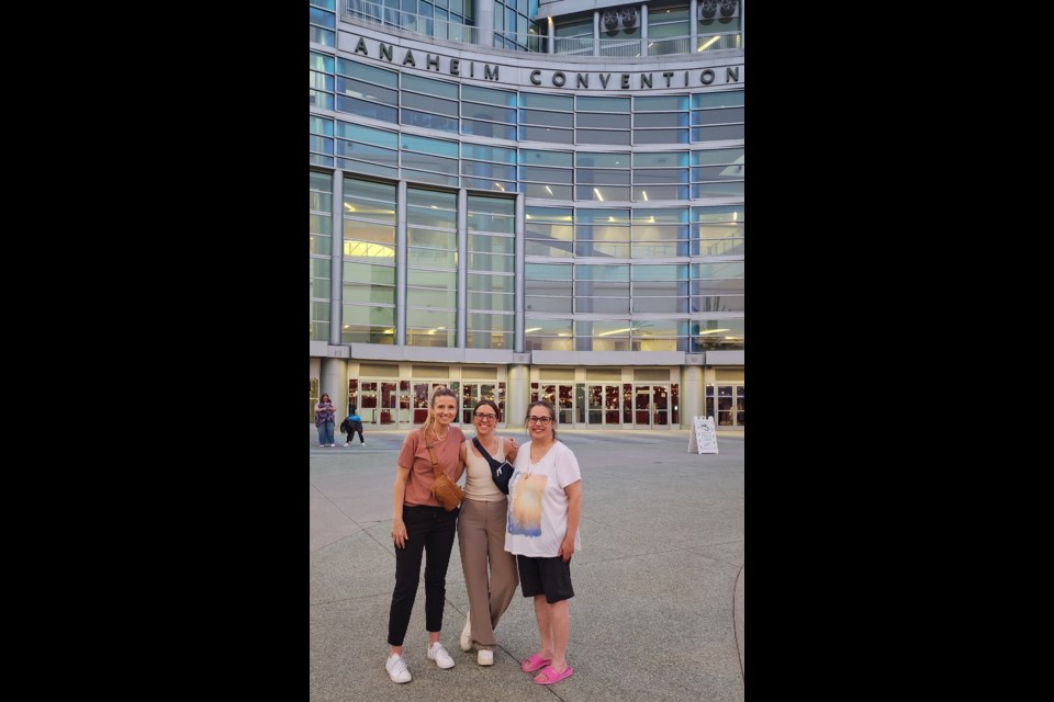 Jelienne, Gillian and Lisa in front of the Anaheim Convention Centre entrance. Photo courtesy Lisa Busta