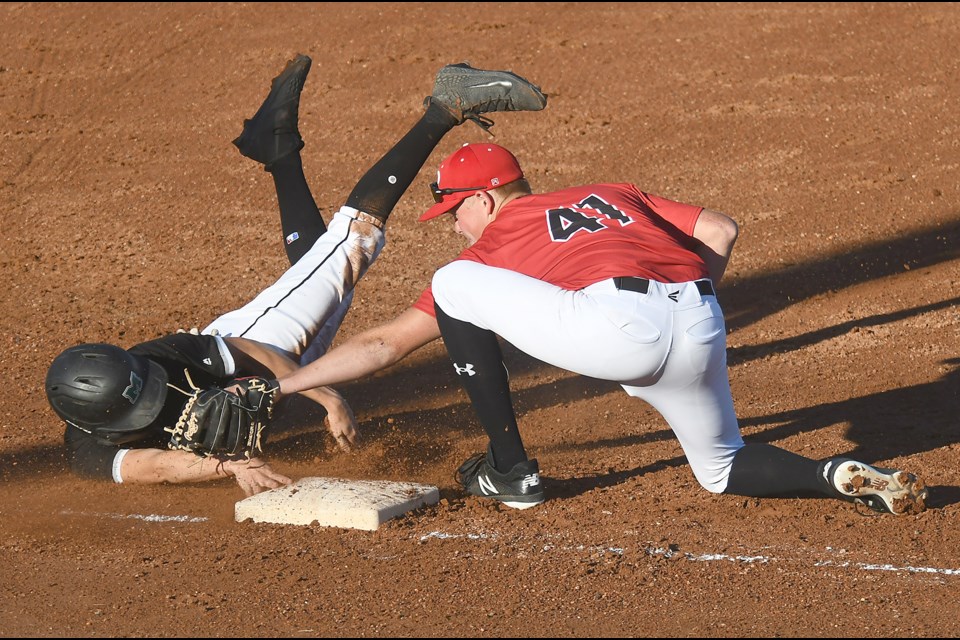 Kaleb Waller looks to the put the tag on White Sox baserunner Pierce Kaytor. Kaytor was safe on the play.