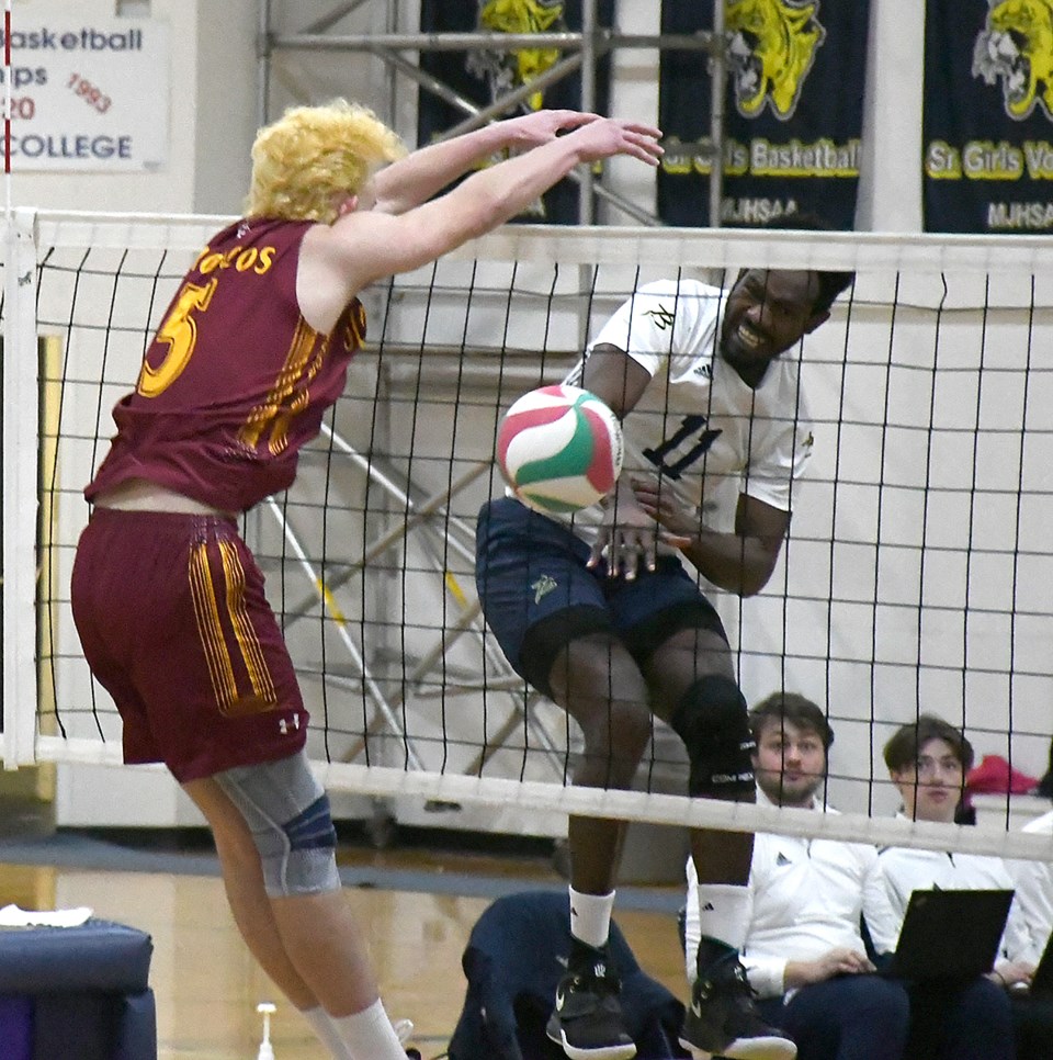 Clippers men's vball Coleman hit