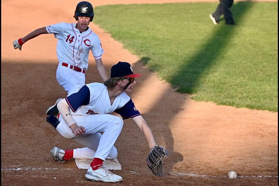 Moose Jaw Canucks’ base runner Kyren Ernest (background) gets ready to slide into third.