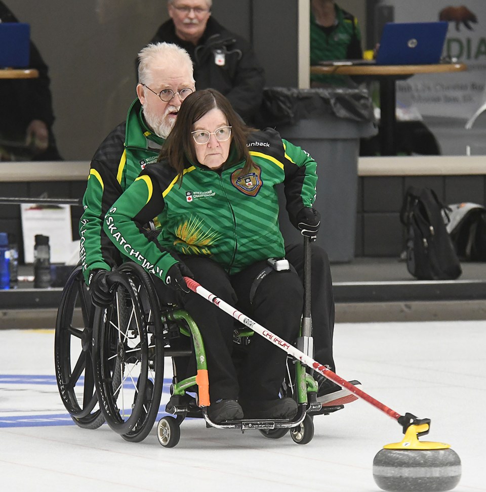 wheelchair-curling-final-wright-throw