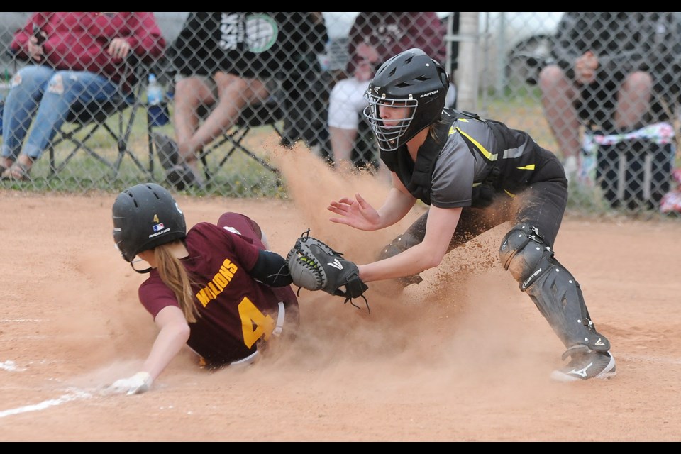 Bantam Ice catcher Sydney Miskiman applies the tag to the baserunner after a terrific throw from the outfield by Courtney Botterill.