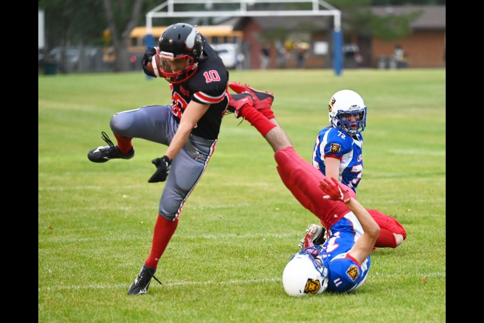 Hudson Tallon sidesteps a Gull Lake Lions defender in the 2023 season 