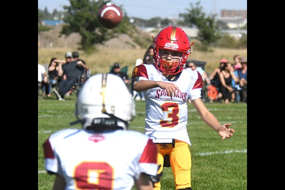 Action from the U12 contest between the Moose Jaw Spartans and Weyburn Ravens.
