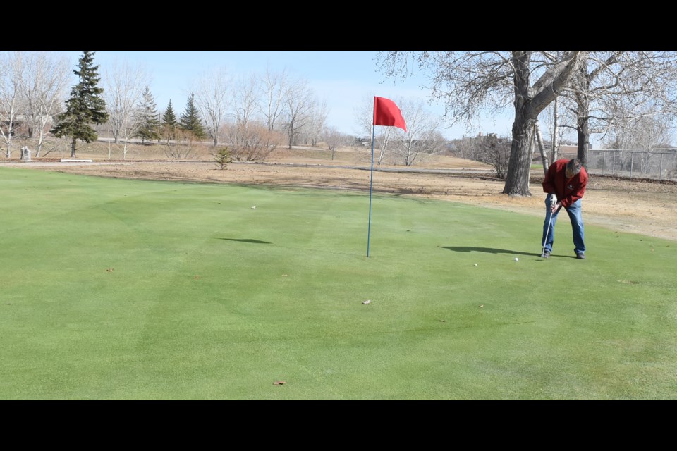Bob Desjarlais sinks his putt on the first hole, showing off the amazing shape the greens are in.