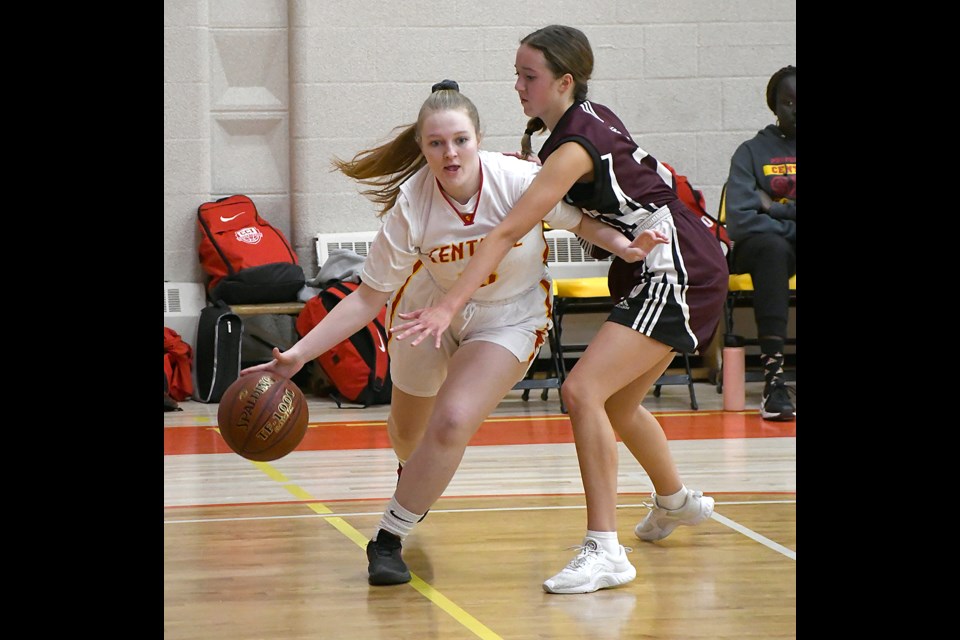 The Cyclones’ Asia McCulloch drives baseline against a Marion Graham defender.