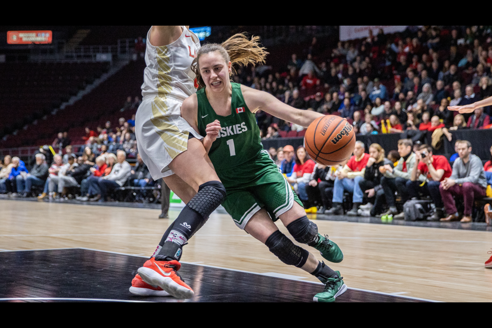 Libby Epoch in action with the University of Saskatchewan Huskies. Valerie Wutti, Huskies.usask.ca photo