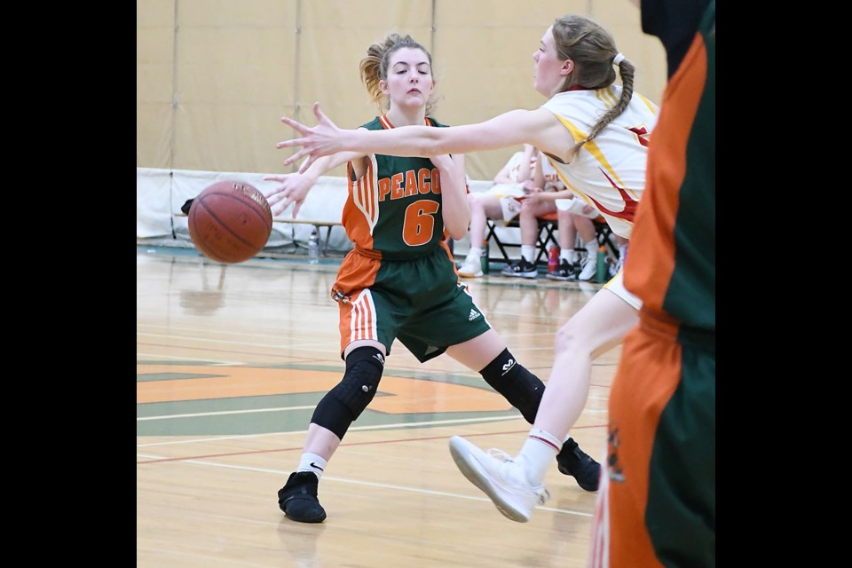 Caitlyn Johnson fires a pass upcourt during the semifinal against Carlton.