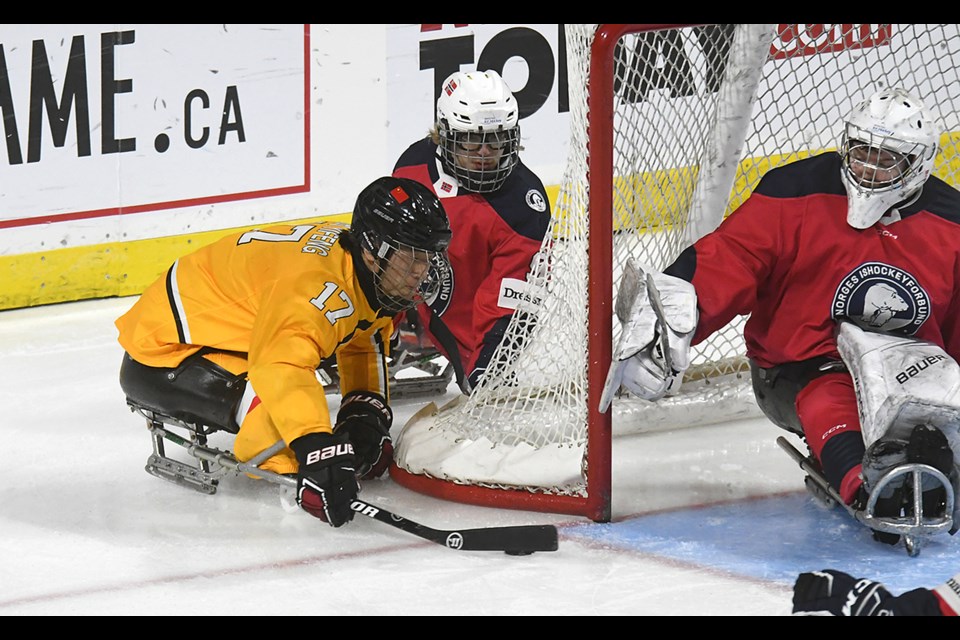 China’s Shen Yi Feng didn’t miss scoring on this wrap-around by much.