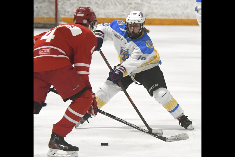 Cohan Kuncio keeps his eye on a Hounds defender while moving up ice.