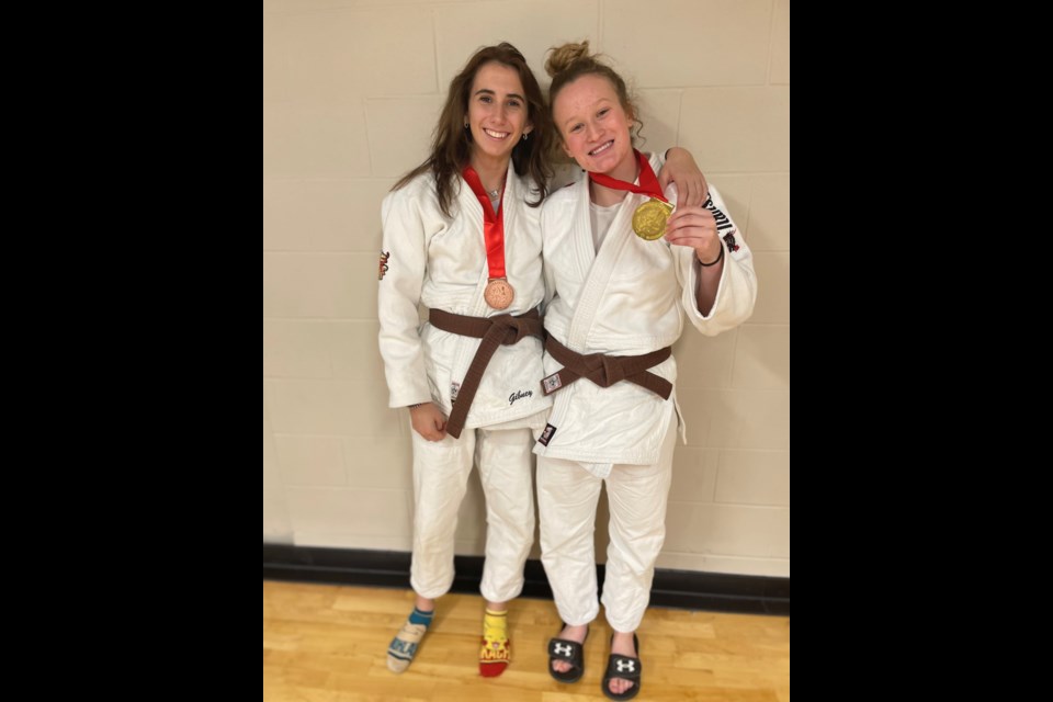 Avery Gibney and Kolbi Fenrick with their U18 medals. Photo submitted
