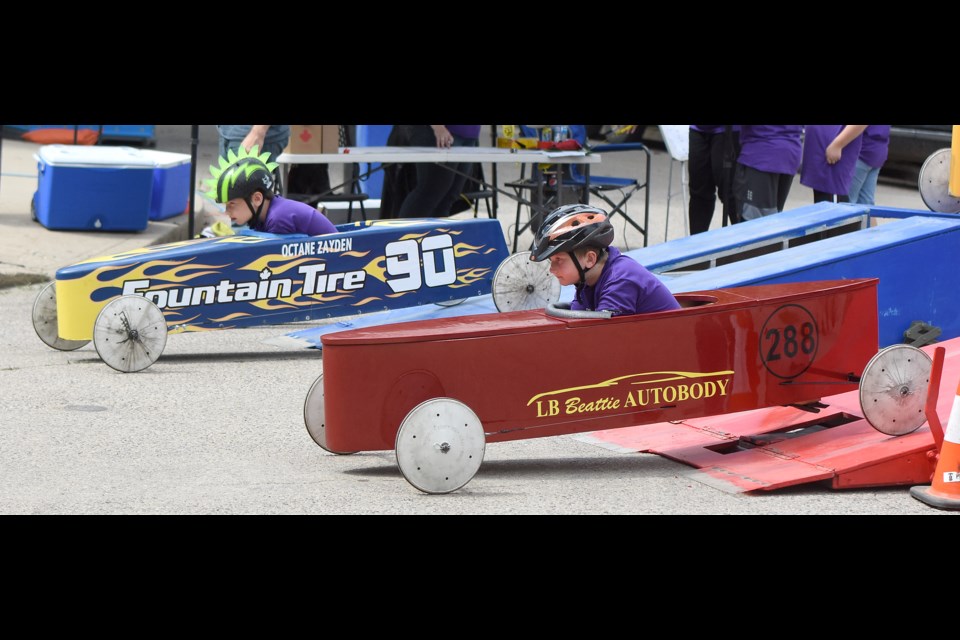 Josh Overby breaks from the line in his #288 LB Beattie Autobody junior car against Zayden Dussalt and his #90 Fountain Tire car.