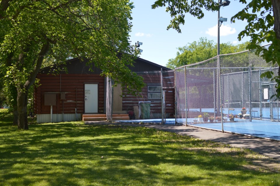moosejawtennisclub-large06242