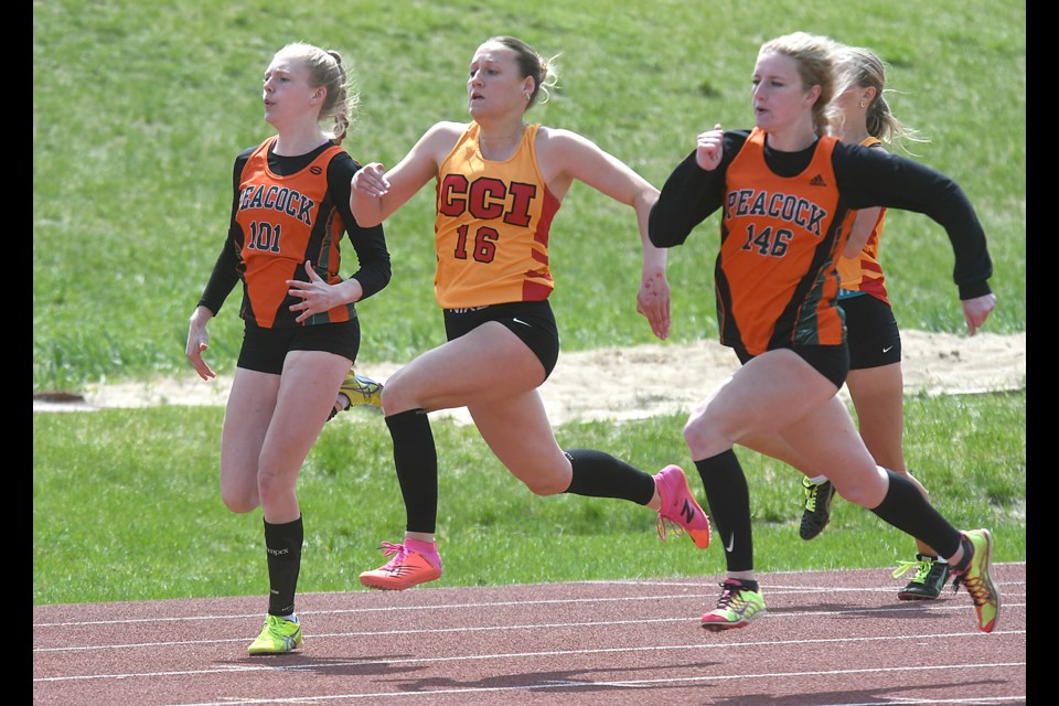 Peacock’s Jessica Selensky (146) would win gold in the senior girls 100 metres, but found herself neck-and-neck with teammate Kylie Howe and Central’s Shaine Closs midway through the race.