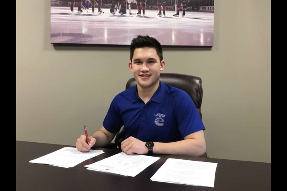 Moose Jaw Warriors defenceman Jett Woo puts pen to paper on a three-year entry-level deal with the Vancouver Canucks,