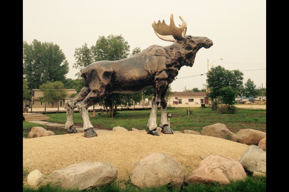 This moose sculpture in Riverton, MB was created by Moose Jaw artist Grant McLaughlin. (Supplied photo)