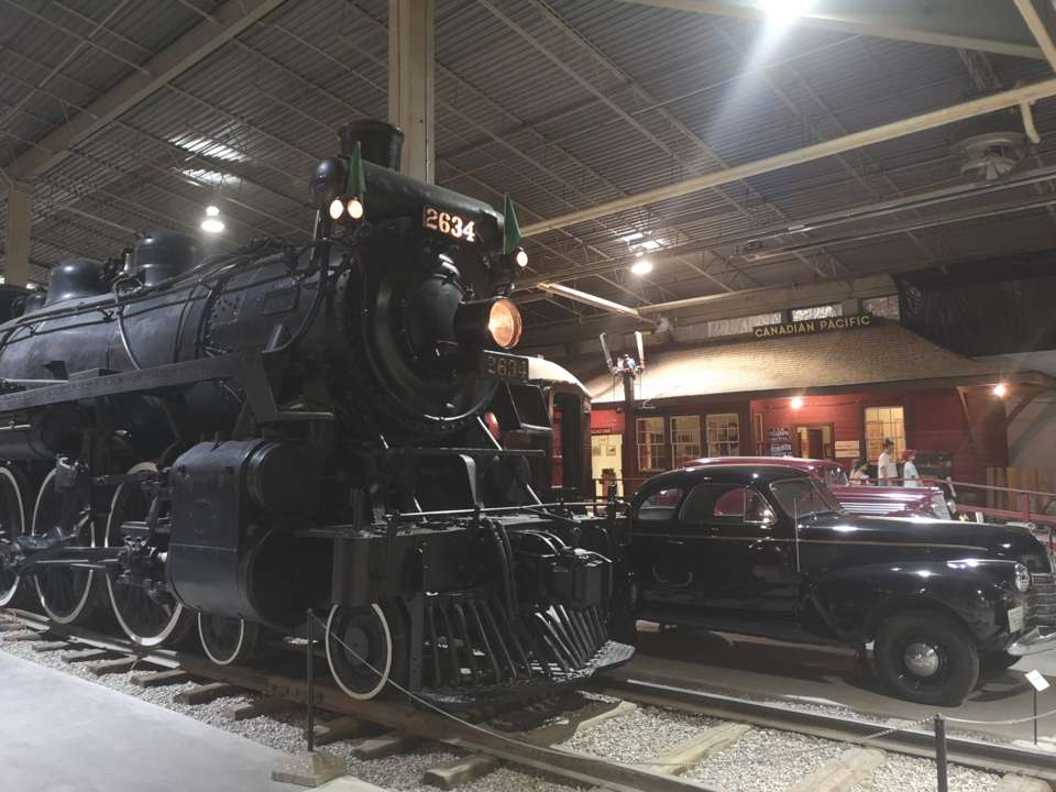wdm-train-and-car