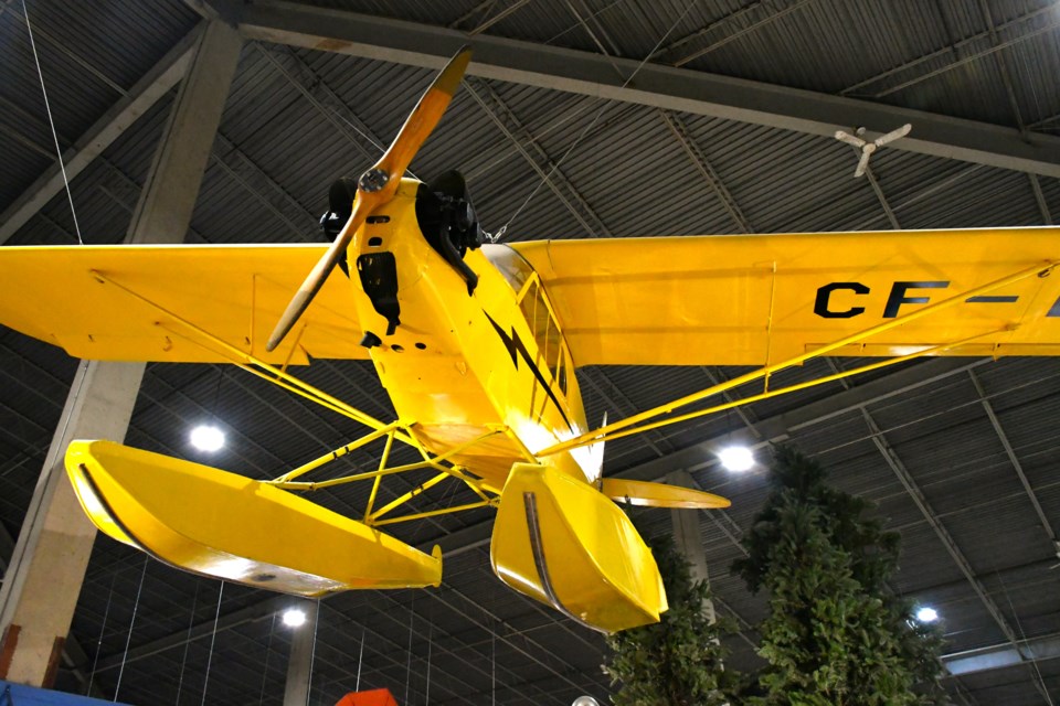 wdm-yellow-plane
