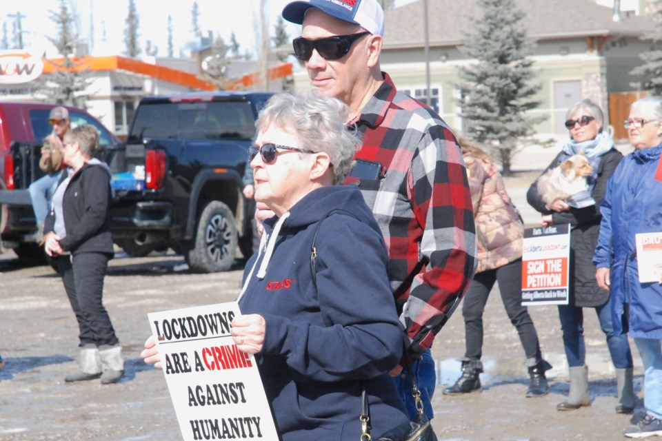 Approximately 150 people attended on Saturday, March 27 the Mountain View Freedom group's anti-lockdown rally in Sundre. Masks and physical distancing were largely disregarded throughout the peaceful gathering that lasted about an hour and a half. 
Simon Ducatel/MVP Staff