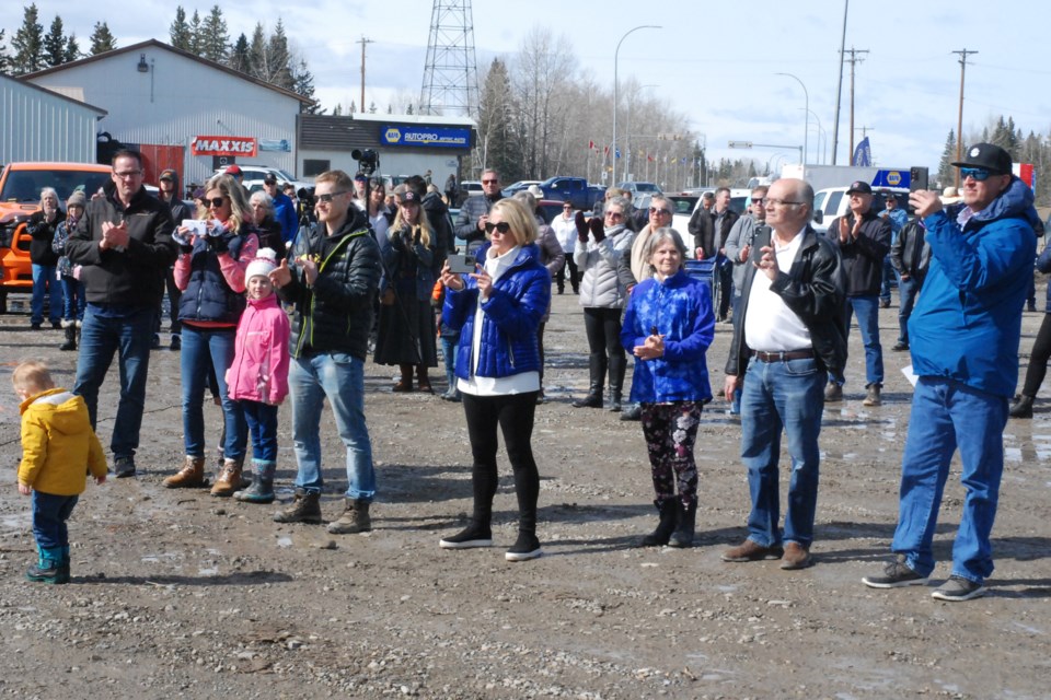 Approximately 150 people attended on Saturday, March 27 the Mountain View Freedom group's anti-lockdown rally in Sundre. Masks and physical distancing were largely disregarded throughout the peaceful gathering that lasted about an hour and a half. 
Simon Ducatel/MVP Staff