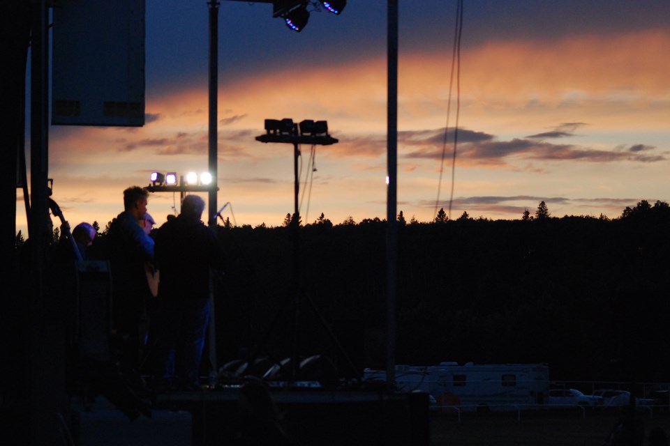 The sun sets on a past Saturday evening as performances continued. Attendees are encouraged to bring a jacket or blanket as temperatures tend to drop at night.
File photo/MVP Staff