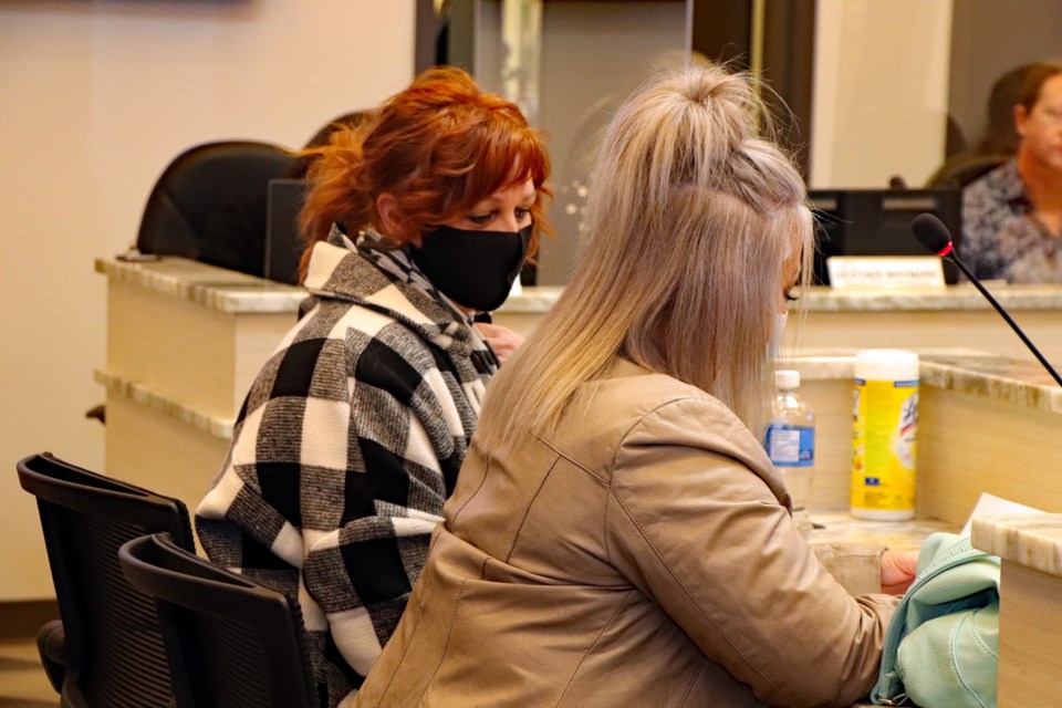 Innisfail hair salon owners Donna Nazar-Whitehead, left, and Kristen Scott addressing town council on Jan. 18. Johnnie Bachusky/MVP Staff