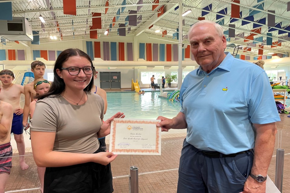 Gavin Bates gives the certificate to Shannon Wachter as the winner of the 2022 Bates Wardle Award that was presented at the Innisfail Aquatic Centre on July 28. Johnnie Bachusky/MVP Staff