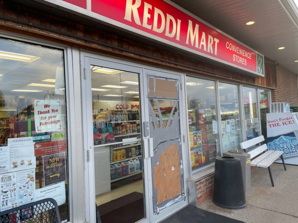 mvt-bowden-reddi-mart-break-in