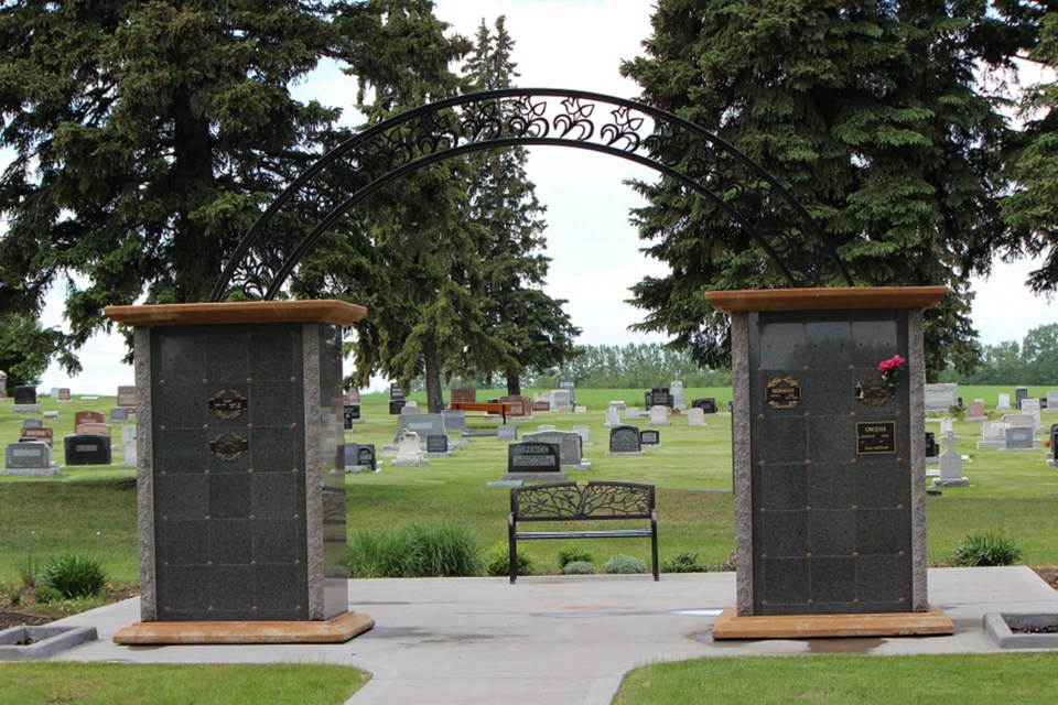 mvt-carstairs-cemetery-columbarium