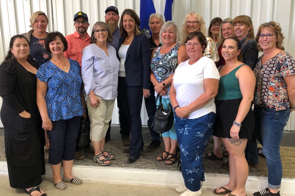 Premier Danielle Smith meets with members of the Mountain View Benefit Concert Committee, which put on a fundraiser for victims of the Canada Day tornado north of Carstairs.
Dan Singleton/MVP Staff