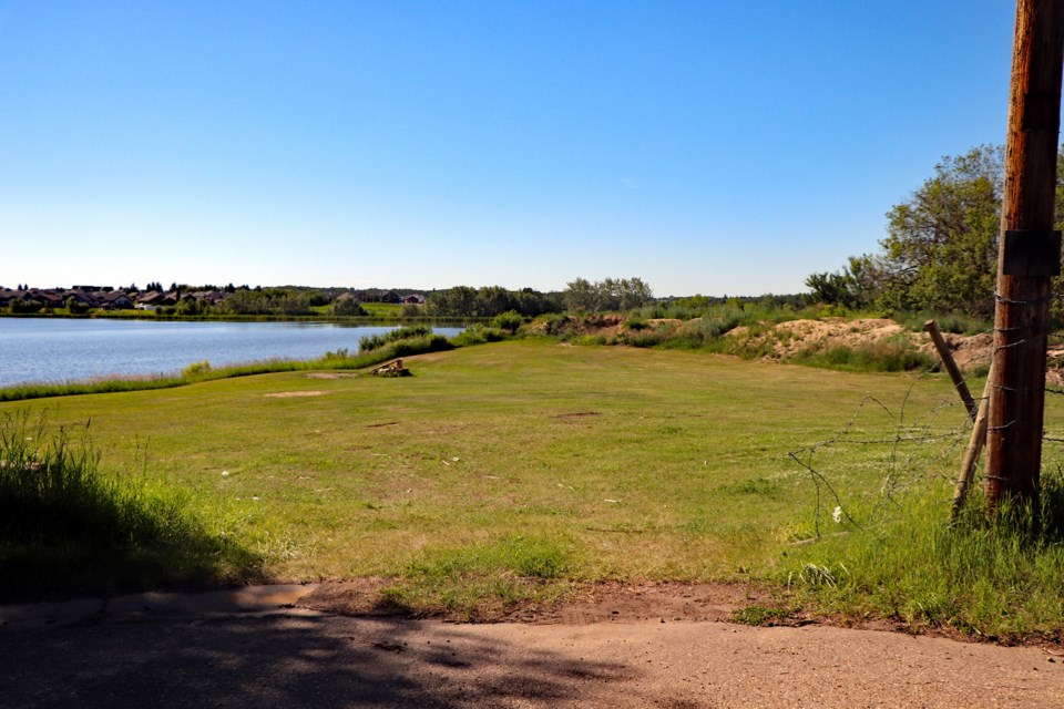 The future development property on a 1.1-acre plot of land at the terminus of 59 Street. A 12-unit residential project for older citizens has been approved by Innisfail town council for this property at the northeast side of Dodd's Lake. Johnnie Bachusky/MVP Staff

