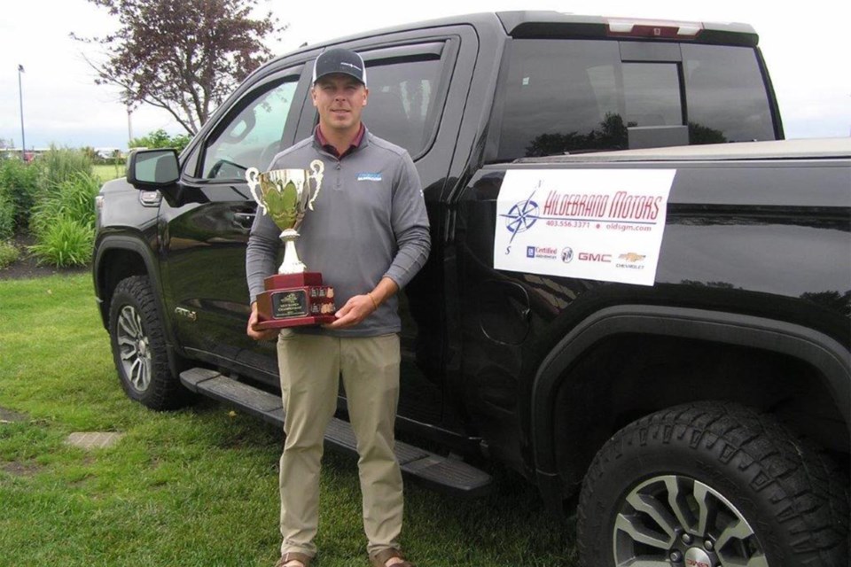 MVT Golf tourney men's winner