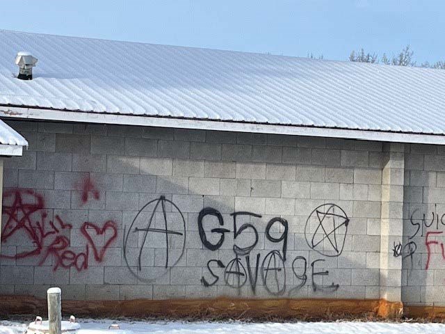 mvt-graffiti-eagle-hill-curling-rink-2